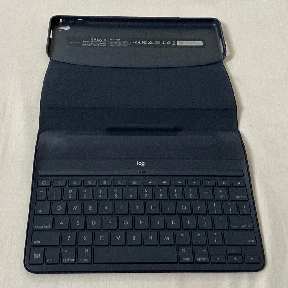 LOGI CREATE Keyboard Hard Case Blue